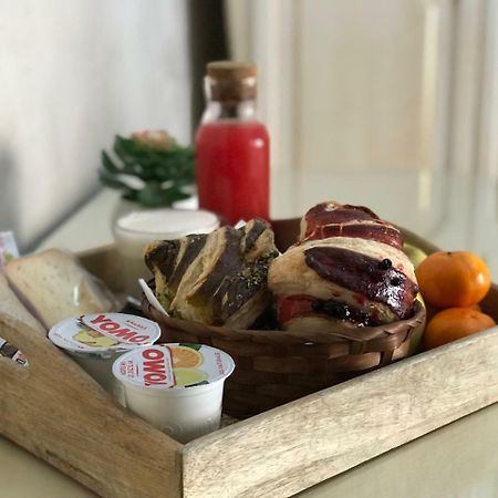 B&B Partenopeo Napoli Bagian luar foto