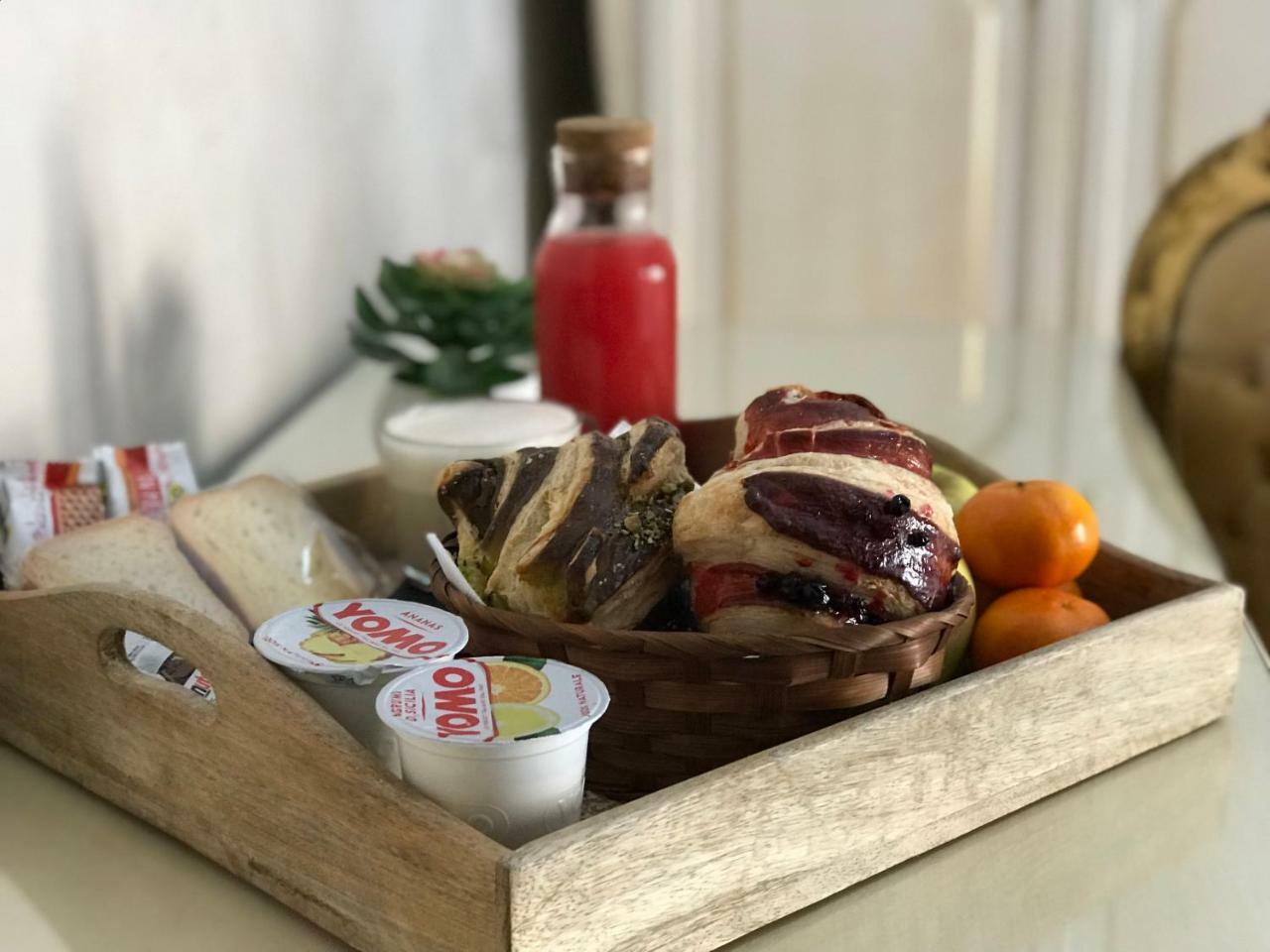 B&B Partenopeo Napoli Bagian luar foto