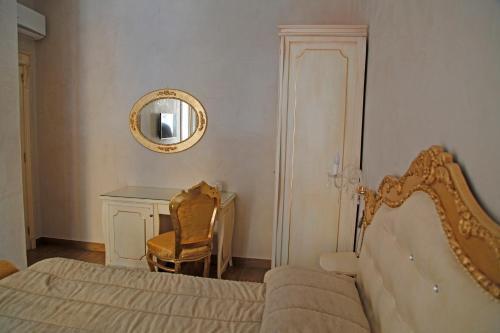 B&B Partenopeo Napoli Bagian luar foto